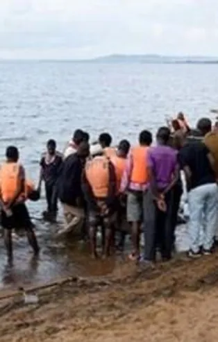 Son dakika: KDC'de içinde 350 yolcunun bulunduğu tekne battı! Onlarca ölü var...