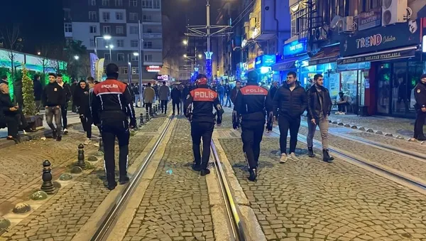 fetoculerden-alcak-propaganda-polis-telsizine-girdiler-1641018241485.jpg FETÖ'cülerden alçak propaganda! Polis telsizine girdiler-5