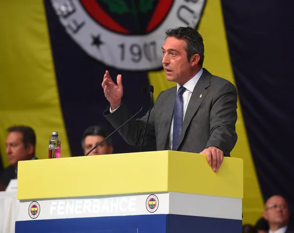 fenerbahce-taraftari-ali-koca-isyan-bayragini-acti-1662025130630.jpg Fenerbahçe taraftarı Ali Koç'a isyan bayrağını açtı-7