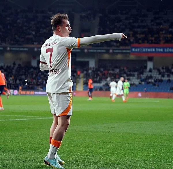 galatasaray-kesenin-agzini-acti-kerem-akturkogluna-21-kat-zam-yapti-1-yil-oncesine-kadar-850-bin-tlye-oynuyord-1670632494286.jpeg Galatasaray kesenin ağzını açtı! Kerem Aktürkoğlu'na 21 kat zam yaptı! 1 yıl öncesine kadar 850 bin TL'ye oynuyordu...-6