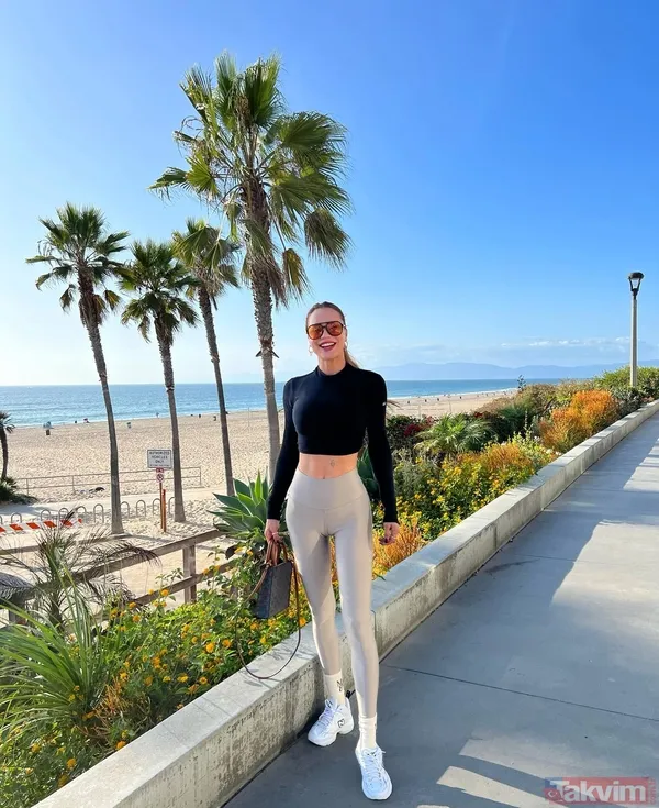 Art Arda Pozlarını Yayınlayan Şallı, Paylaşımına "Anneli Ablalı Aşk. Ana Kraliçe Şallı" Notunu Ekledi.