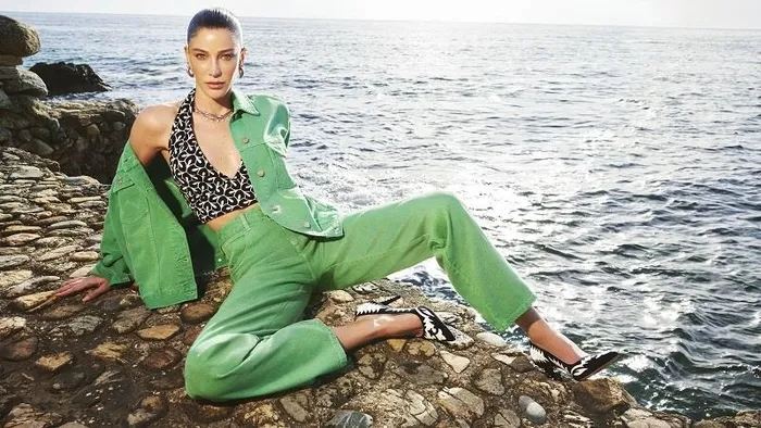 berrak-tuzunatac-sag-gosterip-sol-vurdu-guzel-oyuncu-muzaffer-yildirim-ile-ask-yasiyor-1703398071341.jpeg Berrak Tüzünataç, sağ gösterip sol vurdu! Güzel oyuncu Serenay Sarıkaya'nın eski sevgilisi ile aşk yaşıyor-4