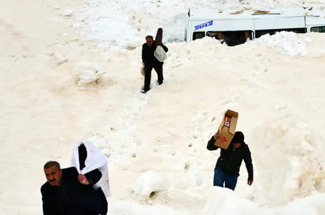 Van'da çığın altında kalan minibüse 3 ay sonra ulaşıldı!