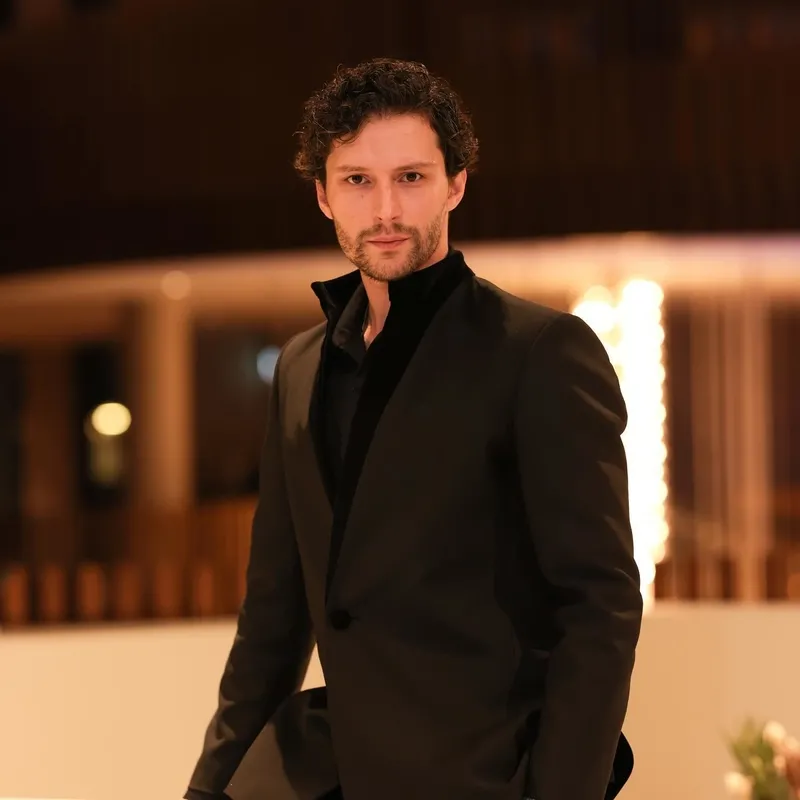 ahu-yagtu-ve-bora-cengizden-romantik-asansor-pozu-ask-tam-gaz-1771398345445.jpg Ahu Yağtu ve Bora Cengiz’den romantik asansör pozu: Aşk tam gaz!-6