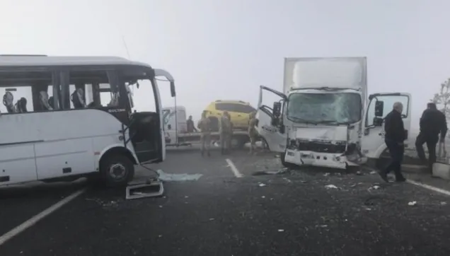 kars sarikamis ta zincirleme trafik kazasi 20 yarali