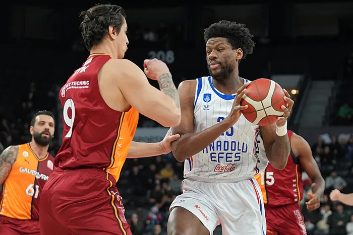 efes-aslani-farkli-gecti-anadolu-efes-galatasaray-99-87-mac-sonucu-1736711379483.jpeg