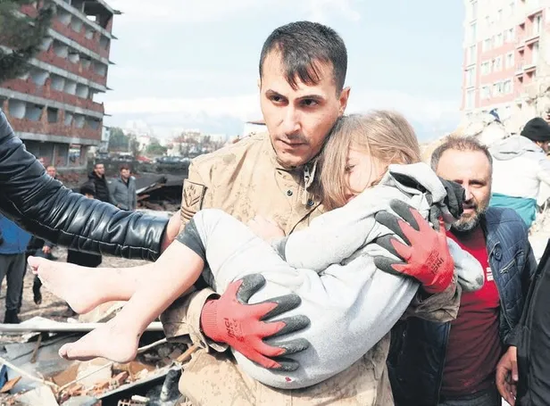 umudun-merkez-ussu-mucize-kurtuluslar-tum-turkiyeyi-duygulandirdi-1675814723175.jpeg Umudun merkez üssü! Mucize kurtuluşlar tüm Türkiye'yi duygulandırdı-6