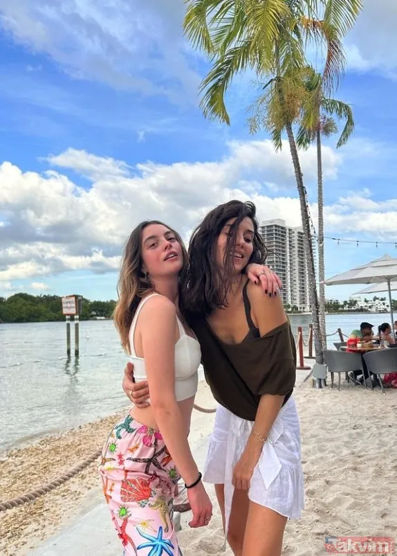 İki Güzel Miami'de İki Güzel Sahilde Verdikleri Pozları Da Sosyal Medya Hesabından Paylaşmayı İhmail Etmedi.