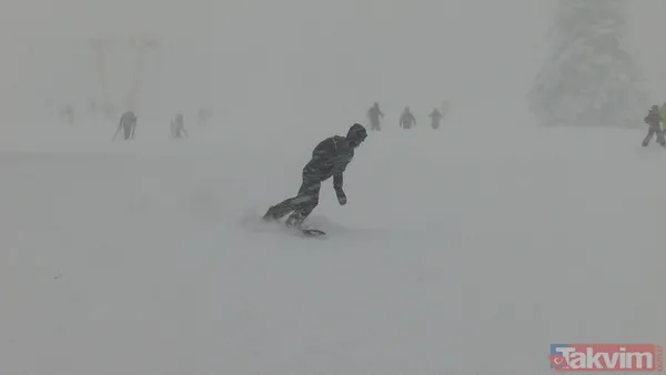 Uludağ doldu taştı! Yoğun sis ve tipiye rağmen kayak severler akın etti - 21