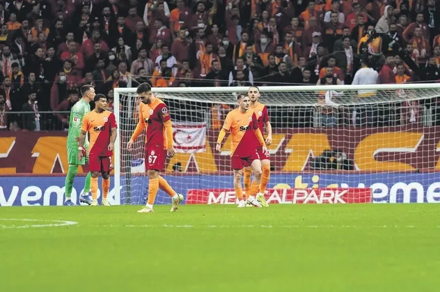 Galatasaray'da gençlik sendromu! Derbi tansiyonunu kaldıramadılar