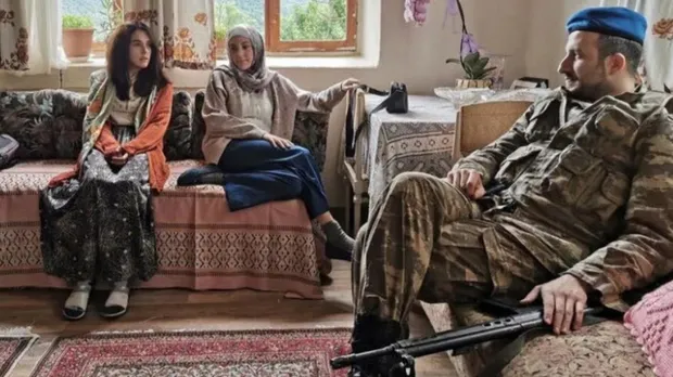 Meryem'in 24 numaralı İETT otobüsü nereden geçiyor? Netflix dizisi Bir Başkadır konusu, oyuncuları nerede çekiliyor?-8