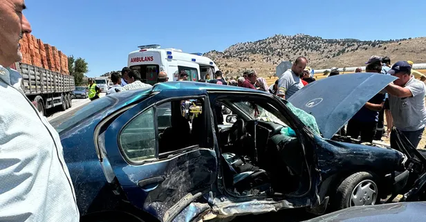 Burdur'da iki otomobil birbirine girdi: 1 ölü 9 yaralı