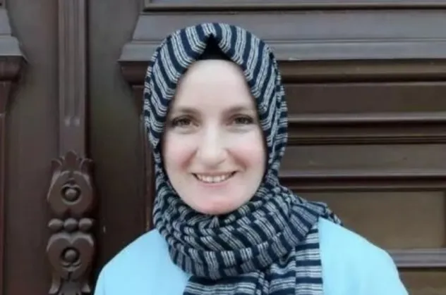 Diyanet’ten kovulan CHP’nin ‘hocası’ Fatma Yavuz yine saçmaladı: “Tek bir LGBT’liye zarar gelirse başörtümü çıkarır yakarım!”