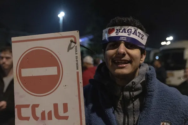 6'lı koalisyon İsrail'i iç savaşa sürüklüyor! Netahyahu'dan geri adım: Tartışmalı yargı reformunu erteledi! Göstericiler vazgeçmiyor-23