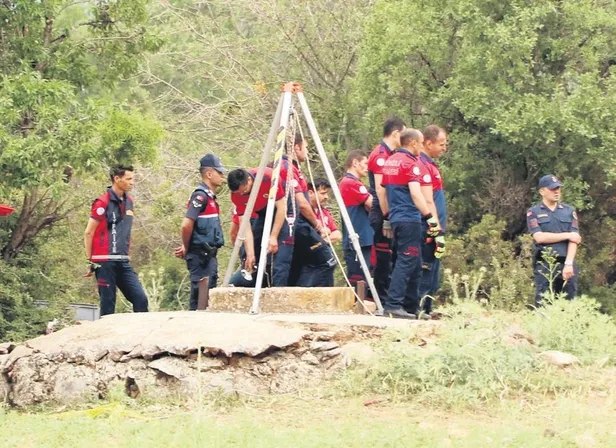 kagithanede-500-bin-liralik-soygun-yapan-kadini-polis-bacagindaki-dovmeden-taniyarak-tespit-etti-1655153031138.jpeg Kağıthane'de 500 bin liralık soygun yapan kadını, polis bacağındaki dövmeden tanıyarak tespit etti-3