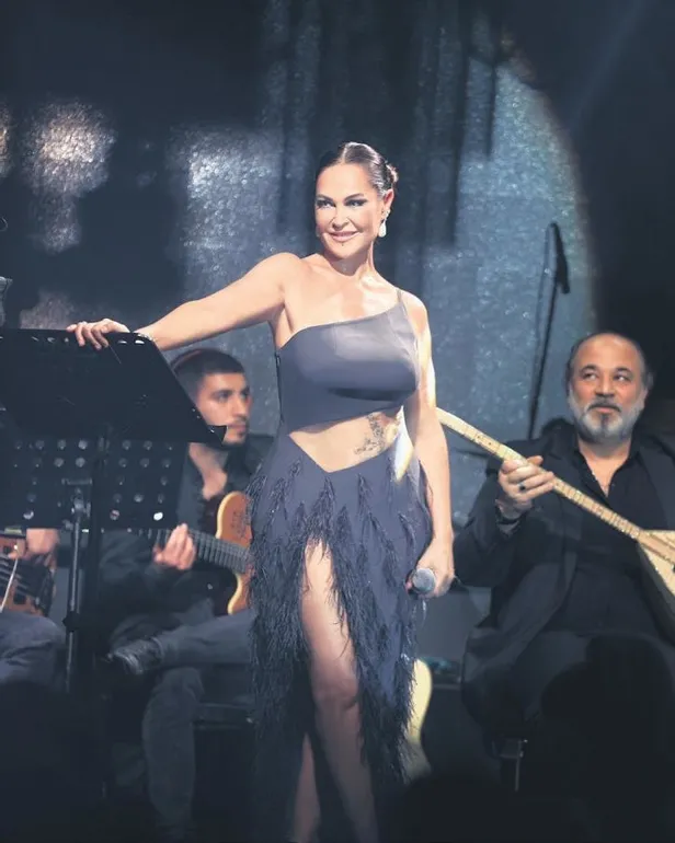 aleyna-tilki-once-isyan-etti-daha-sonra-hayranlara-surpriz-haberi-verdi-annesiyle-1643570521230.jpeg Aleyna Tilki önce isyan etti daha sonra hayranlara sürpriz haberi verdi! Annesiyle...-3