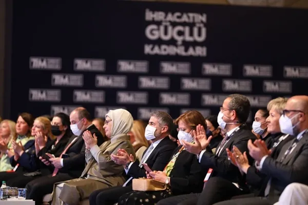Emine Erdoğan: Kadınların önündeki engelleri kaldırmak için büyük bir gayret içindeyiz-1