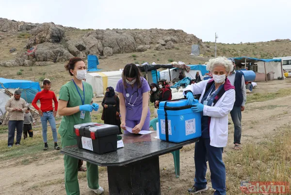 SON DAKİKA: Ankara Polatlı'da çiftçilerin Kovid-19 (koronavirüs) aşısı tarlada yapıldı - 14