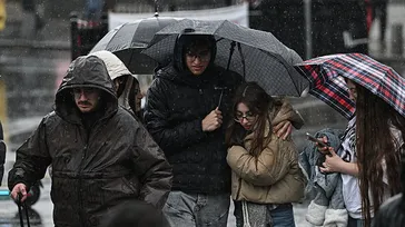 Nisan ortasında kış geri geldi: Kuvvetli yağış ve fırtına alarmı! Sıcaklıklar hızla düşüyor