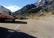 Adanada acı olay! Üzerine kaya devrilen otomobildeki öğretmenler hayatını kaybetti