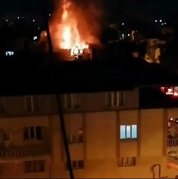Denizli'de 3 katlı bina yandı! Uykuda yakalananlar ne yapacaklarını şaşırdı-3