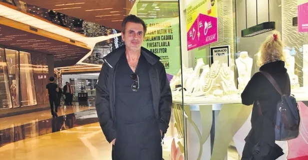 Teoman kitaplara sardı! Siyaset ve ekonomi dergileri okuyor