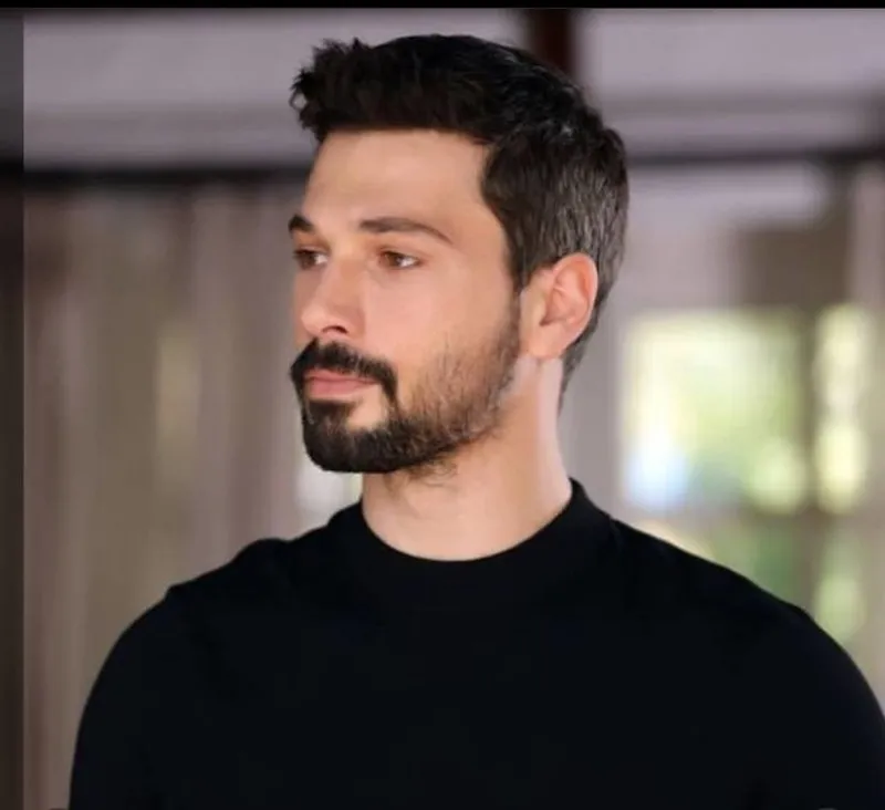 hudutsuz-sevda-dizisinde-kiyim-gibi-ayrilik-halil-ibrahim-icin-aci-final-1-oyuncu-diziden-ayrildi-1714302077182.jpg Halil İbrahim için acı final! Hudutsuz Sevda dizisinde kıyım gibi ayrılık; 1 oyuncu diziden ayrıldı-5