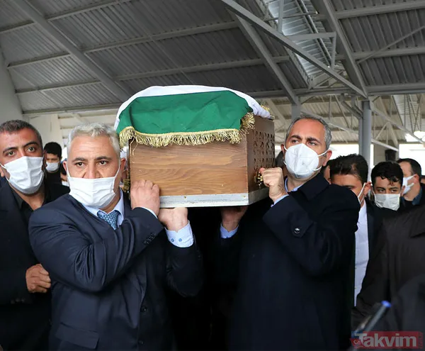 Adalet Bakanı Abdulhamit Gül'ün annesi aile mezarlığına defnedildi - 11