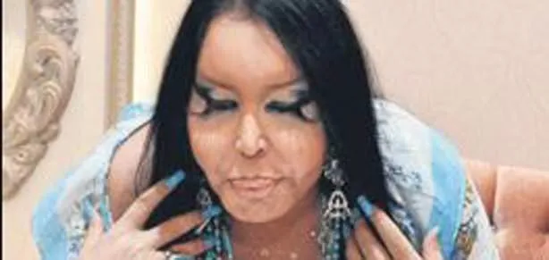 61. yaşını sürpriz pastayla kutladı