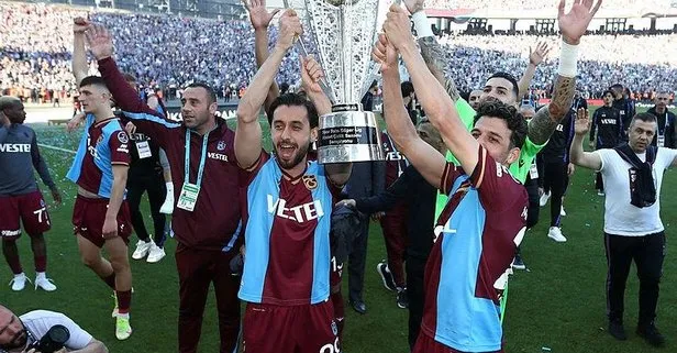 Trabzonspor şampiyonluk kupasını bu kez de İstanbul’da kaldırdı