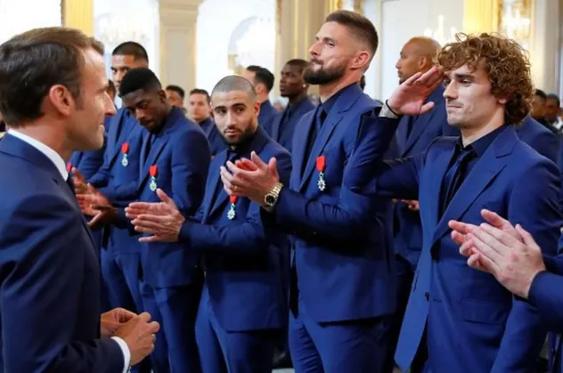 Milli Takımımızın asker selamını eleştiren Fransızlar, Antoine Griezmann'ın selamını unuttu