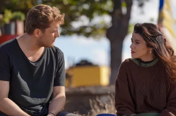 atvnin-bomba-dizisi-ates-kuslarinda-heyecan-dorukta-gulayse-babasini-kaybediyor-1695333416197.jpeg ATV'nin bomba dizisi Ateş Kuşları'nda heyecan dorukta: Gülayşe babasını kaybediyor!-3