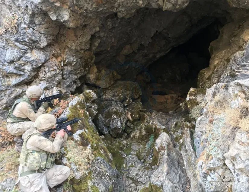 Teröristlerin ini imha edildi! İçeride yok yok