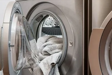 Tamircilerin Sırrı Ortaya Çıktı: Çamaşır Makinesine 1 Bardak Ekleyin, 30 Yıl Bozulmasın