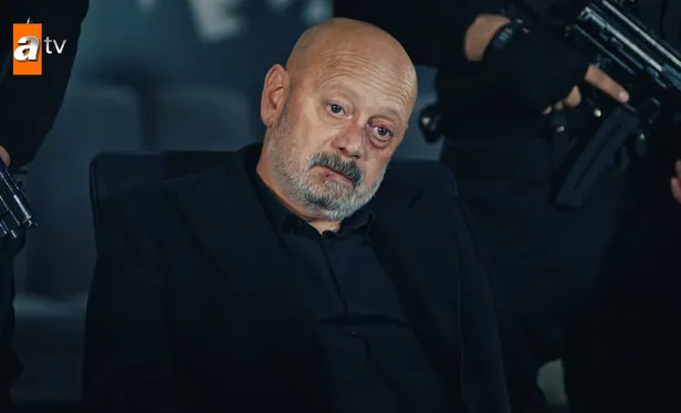 bu-geri-donus-cok-konusulur-edho-190-bolum-fragmani-dizlerinin-bagi-cozuldu-akli-havsalasi-almiyor-1618035454336.jpg Bu geri dönüş çok konuşulur! EDHO 190. bölüm fragmanı: Dizlerinin bağı çözüldü aklı havsalası almıyor!-2