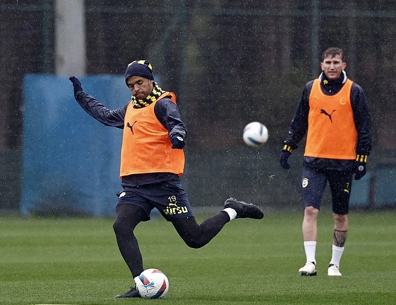 Derbinin golleri yabancılardan