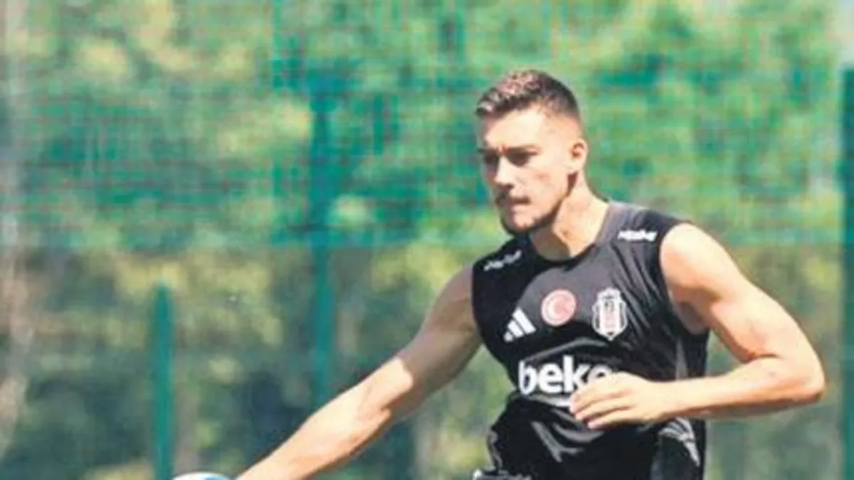 Ernest Mucı kulübeye | Beşiktaş teknik direktörü Giovanni van Bronckhorst ilk 11'e almadı