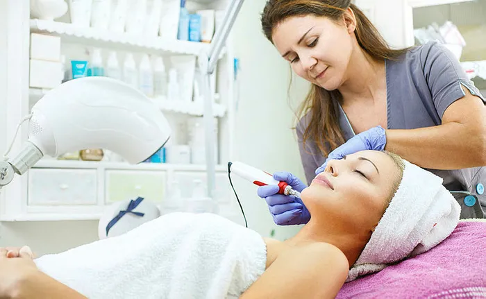 canan-karatay-isil-isil-cildin-sirrini-acikladi-her-gun-yuzunuze-tek-tabaka-halinde-surun-cildiniz-kaymak-gibi-1704876492963.jpg Her gün yüzünüze tek tabaka halinde sürün, cildiniz kaymak gibi olacak! Canan Karatay ışıl ışıl cildin sırrını açıkladı-5