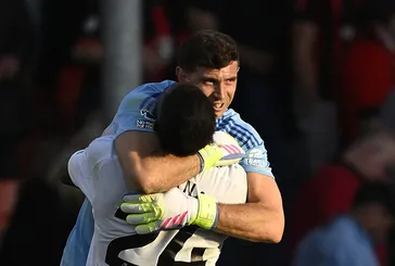 Manchester United'dan Emiliano Martinez bombası!