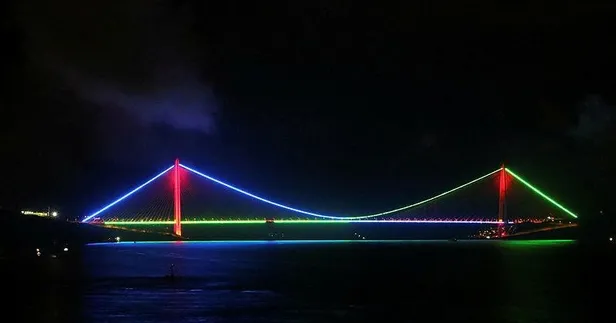 İstanbul'un köprüleri, Azerbaycan bayrağı renklerine büründü-1