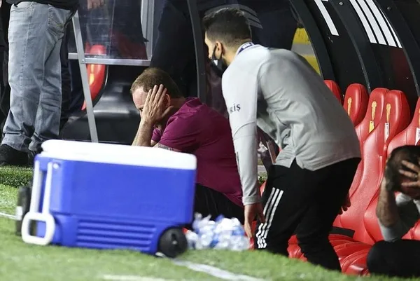 son-dakika-sampiyon-besiktasta-sergen-yalcin-goz-yaslarini-tutamadi-hayirli-olsun-1621108428401.jpg Son dakika: Şampiyon Beşiktaş'ta Sergen Yalçın göz yaşlarını tutamadı: Hayırlı olsun-2