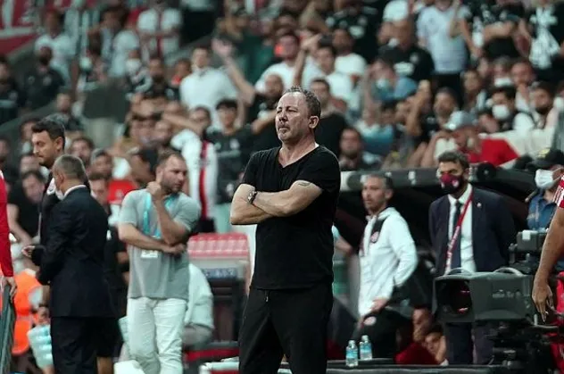 Beşiktaş Teknik Direktörü Sergen Yalçın: 4. hakem kuralı bilmiyor