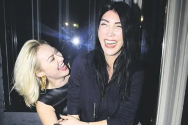 Hande Yener ile Aylin Coşkun, Etiler'de görüntülendi