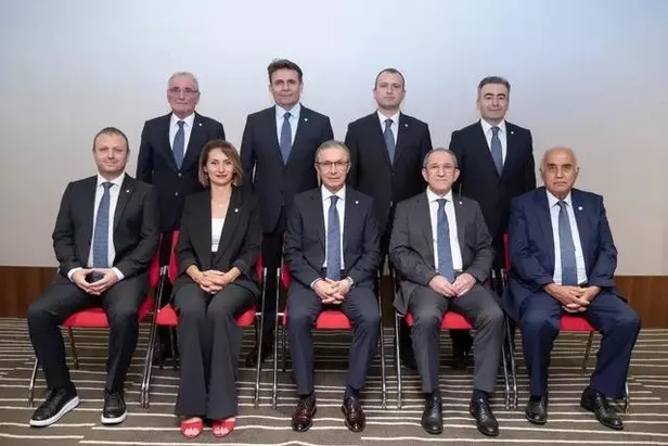 Hafta sonu oynanan maçlarda hakem skandalları zirveye çıktı! Türk futbolu bir kez daha çok sert tartışmaların ortasında kaldı-3