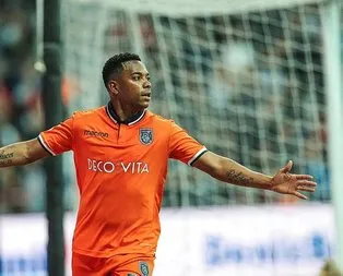 Robinho bir kez daha tarihe geçti!