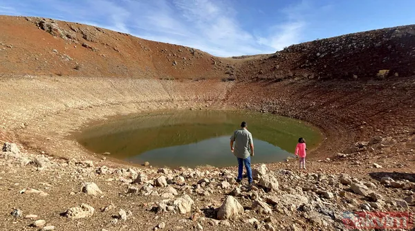 Keban Baraj Gölü'nde sular çekilince dev obruk ortaya çıktı! Meteor düşmesi sonucu oluştuğuna inanılıyor - 6