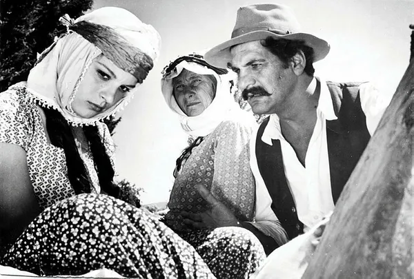 yesilcamin-kotu-adami-erol-tasin-kahvehanesi-harabeye-dondu-son-hali-icler-acisi-1673283211585.jpg Yeşilçam’ın kötü adamı Erol Taş’ın kahvehanesi kapandı! Son hali içler acısı...-8