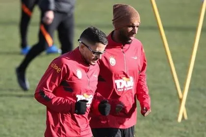 galatasarayin-yeni-transferi-pulgar-imzayi-atti-1643842981411.jpeg Galatasaray'ın yeni transferi Pulgar imzayı attı-8
