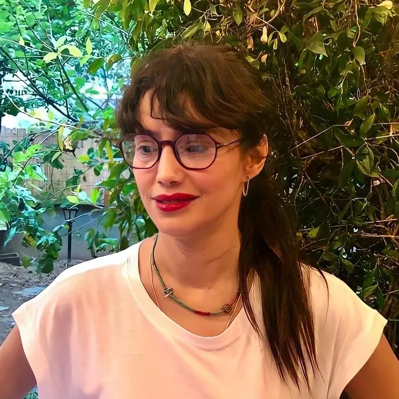 nehir-erdogandan-sasirtan-itiraf-yanlislikla-evlendik-1775286594306.jpg Nehir Erdoğan’dan şaşırtan itiraf: "Yanlışlıkla evlendik"-6