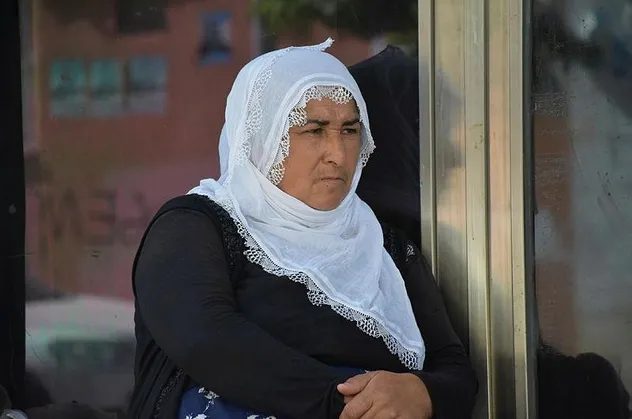 HDP binası önünde oturma eylemi! Çocuğu dağa kaçırılan aileler isyan etti